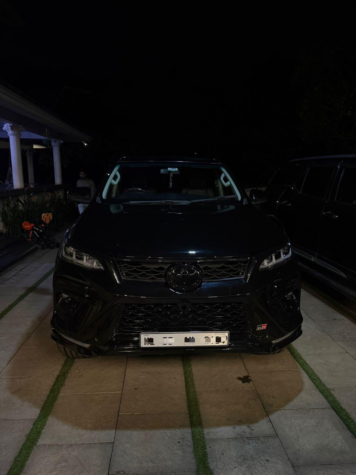 Toyota Legender Black