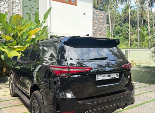 Toyota Legender Black