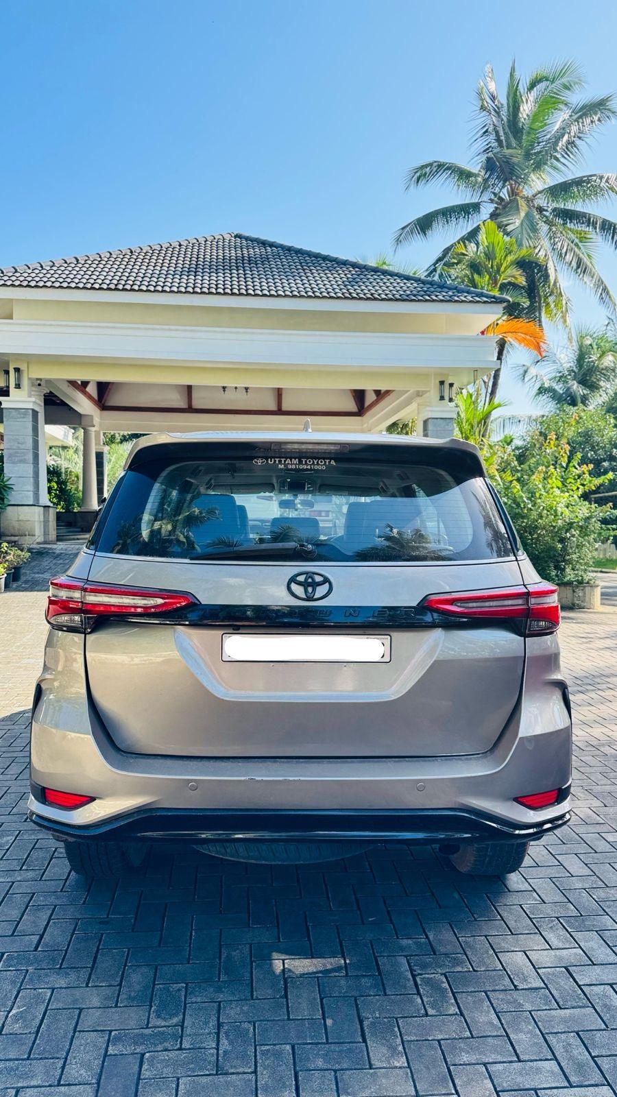 Toyota Fortuner Legender