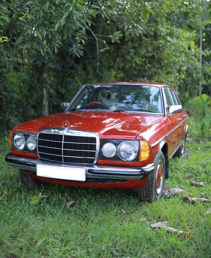 W123 Red